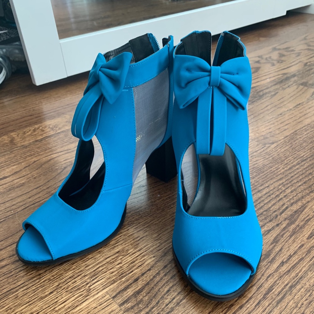 Shoes - Picture 2 of 5